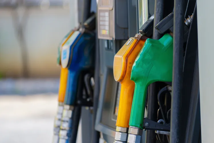 Paradoxul carburanților din România: avem producție de petrol, dar plătim mai mult decât vecinii. De ce?