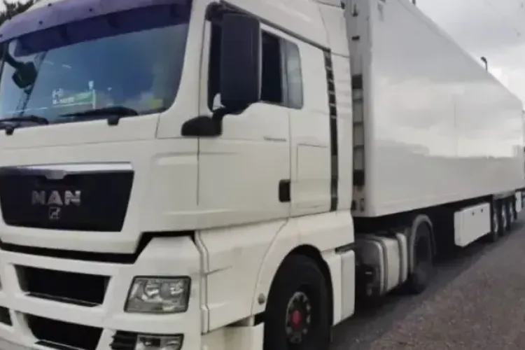 Locuitorii din zona Oașului, Cluj-Napoca, au ajuns la capătul puterilor din cauza TIR-urilor: „Se scutură din toate încheieturile”