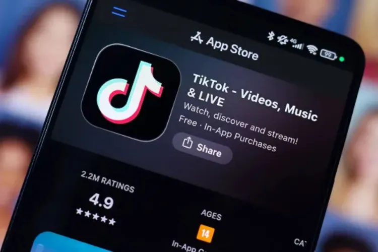 A crezut că pe TikTok poate spune orice fără consecințe, dar polițiștii i-au făcut o vizită acasă: Amenda primită de un bărbat pentru cuvintele murdare