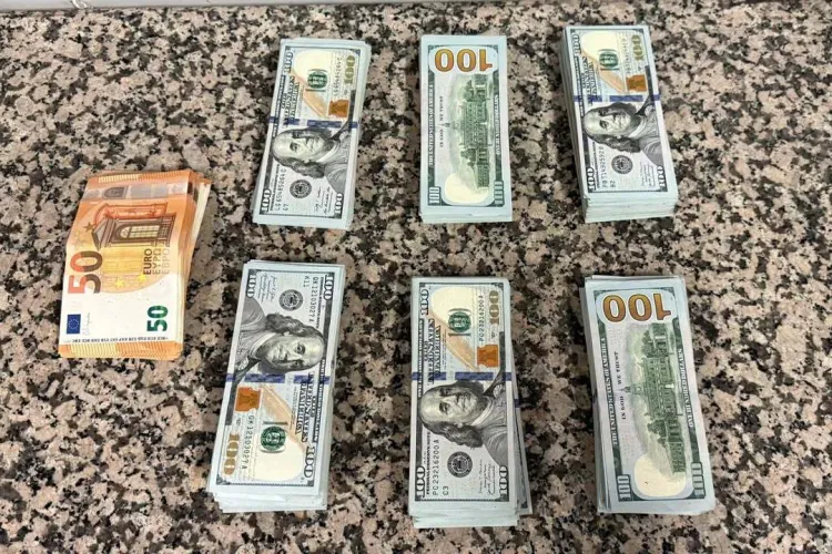 Un român a încercat să zboare cu 60.000 de dolari. Bărbatul i-a dat banii fiului minor la îmbarcare. Cei doi și-au anulat în cele din urmă plecarea