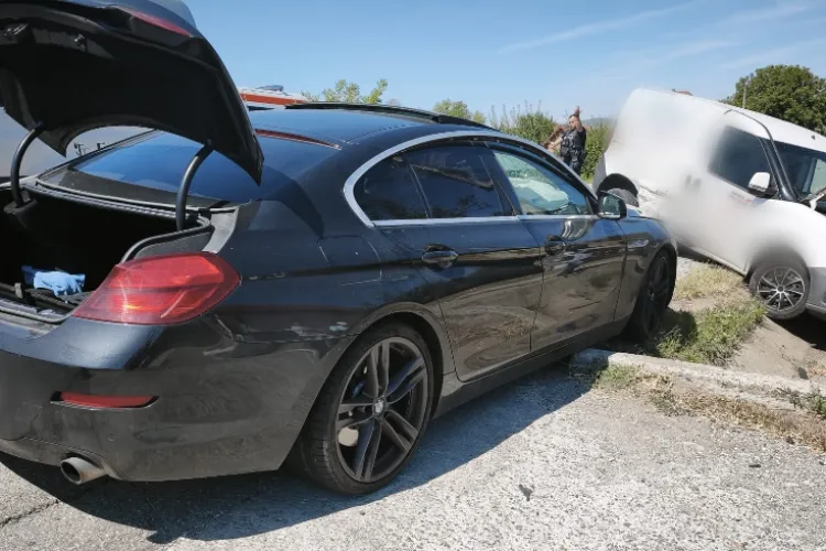 Accident grav în Cluj! Două autoturisme au ieșit de pe carosabil, iar un bărbat de 70 de ani a ajuns la spital. A intervenit descarcerarea 