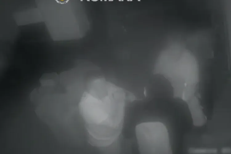 VIDEO. Hoț prins în flagrant de polițiști clujeni, la a treia „vizită”. Noaptea ca hoții: A dat lovituri două nopți la rând. Acum polițiștii îl așteptau