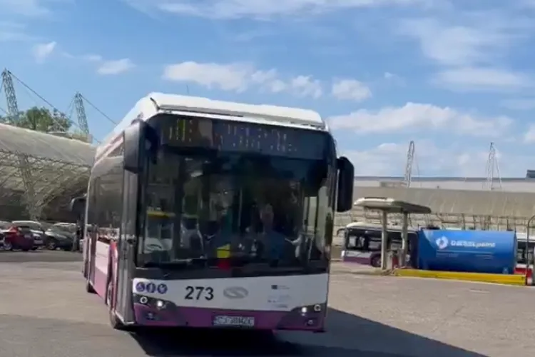 VIDEO. Cum arată noile autobuze electrice care circulă de astăzi pe străzile Clujului. Au costat o „mică” avere: 34 de milioane de euro