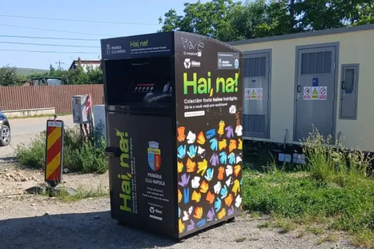 Au dispărut containerele pentru haine din Cluj-Napoca? Un clujean a umblat 30 de minute cu plasa în mână fără să găsească unul