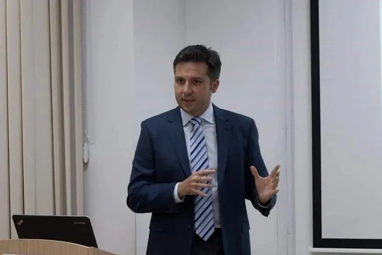 Când vin vremuri mai bune pentru români? Un profesor de la UBB Cluj indică anul în care economia țării s-ar putea redresa