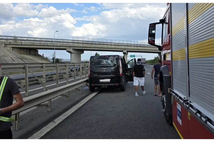 VIDEO. Cum s-a produs accidentul de pe A3, în care a fost implicat un microbuz cu 9 persoane! Șoferul nu a păstrat distanța