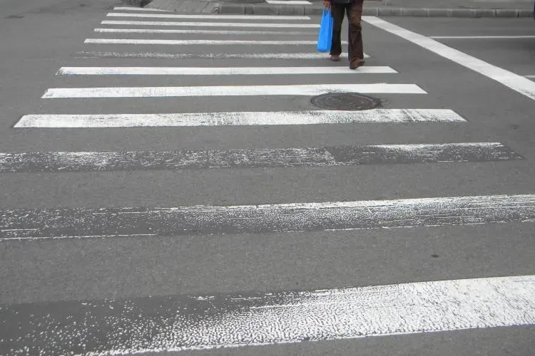 O trecere de pietoni, criticată dur de clujeni. Se cere desfințarea ei: „Invitație la accidente în zona respectivă”