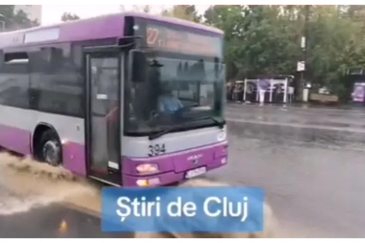 VIDEO. Ploaia a făcut prăpăd în Cluj-Napoca! Codul galben de vijelii și-a arătat efectele