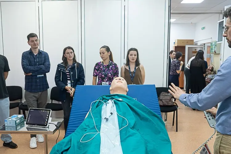 Elitele medicinei mondiale au ajuns la Cluj! Medici din SUA, Europa și Asia predau trei zile la UMF: Resuscitare pe simulatoare și transplant pulmonar