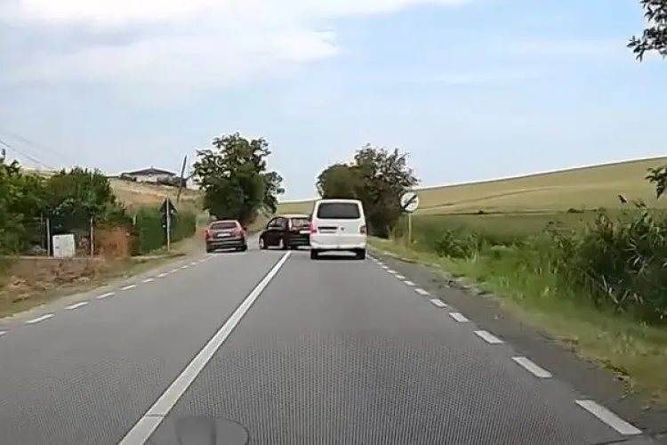 VIDEO. La un pas de tragedie în Apahida. De ce nu trebuie niciodată să depășești pe linie continuă. Nu e trasată degeaba