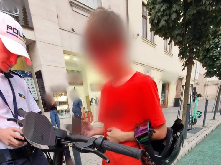 Dosar penal pentru un băiat din Cluj-Napoca de doar 15 ani! Trotineta lui electrică era, în acte, cu totul altceva: Tatăl este și el cercetat
