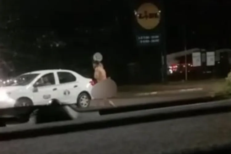 Bărbatul filmat gol pe stradă la Câmpia Turzii, în vizorul Poliției! S-a deschis dosar pentru ultraj contra bunelor moravuri, sub supravegherea Parchetului