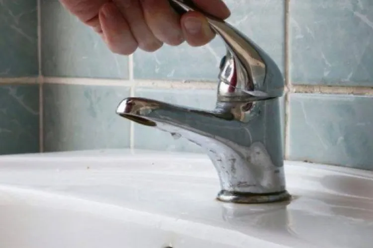 Fără apă în Cluj-Napoca. Localnicii de pe mai multe străzi, afectați de o avarie la rețeaua de alimentare