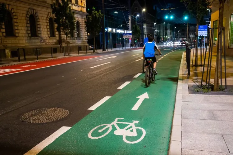 Un șofer din Cluj, revoltat de bicicliștii de pe Calea Dorobanților: „Aveți obligația să acordați prioritate mașinilor”