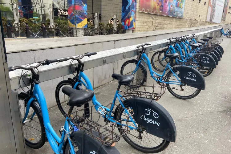 Stația de biciclete din Cluj care îi lasă pe oameni cu ochii în soare: „Rămâne fără biciclete zilnic”