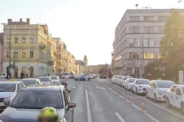 Propunerea unui clujean pentru fluidizarea traficului din centrul orașului: „O simplă vopsea ar putea rezolva blocajul din Piața Ștefan cel Mare”