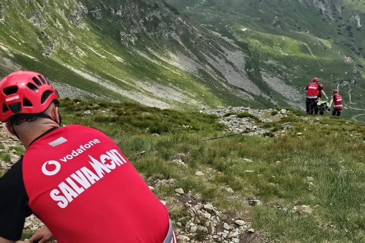 Urgență în Cheile Turzii! Turist polonez ajutat de Salvamont Cluj după ce un pas greșit la trimis la spital: A fost predat ambulanței