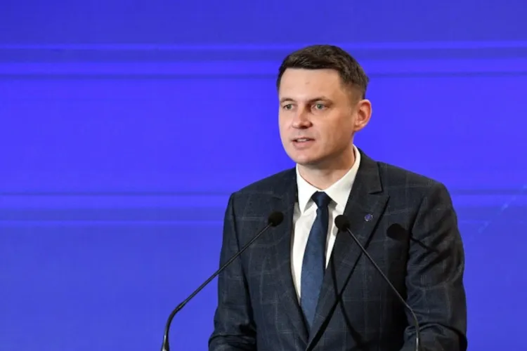 Mircea Abrudean spune că a aflat „din presă” despre întâlnirea Bolojan-șefa CCR în biroul său: „Nu m-a interesat niciodată cu cine se întâlnește premierul”
