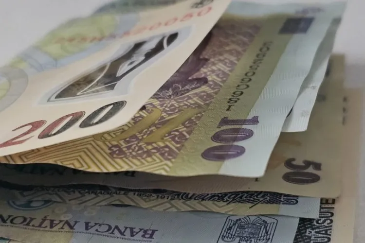 Bani în plus pentru pensionari românii înainte de sărbători. Cine primește până la 500 de lei în decembrie