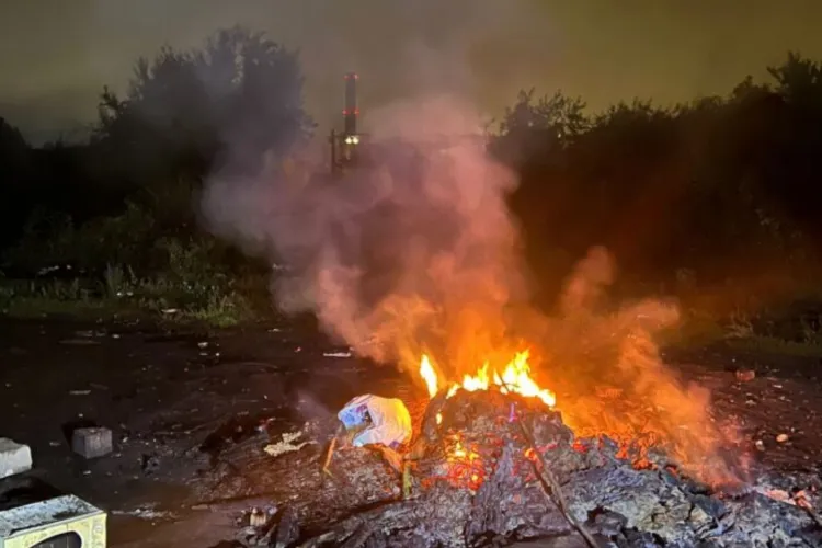  O clujeancă, revoltată de vecinii care ard gunoaie și plastice după ora 22:00: „Nu suntem fițoși, vrem doar să putem respira în propria casă!”