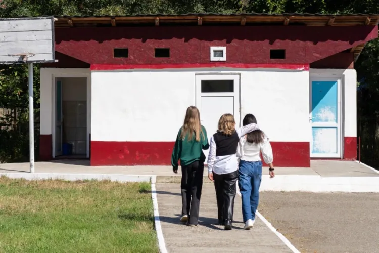 Toalete neconforme, școli în renovare și lipsă de spațiu. 700 de unități de învățământ din România dispun de probleme