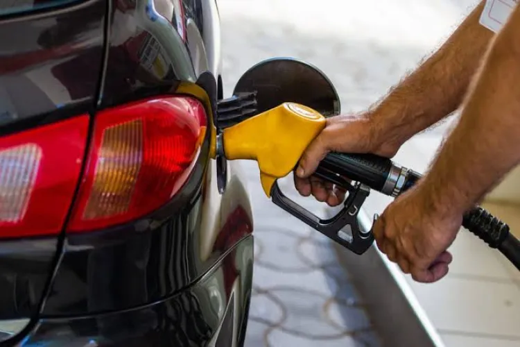 Se pregătesc noi scumpiri la pompă în România! Cotația motorinei a sărit de 1.450 de dolari pe tonă, iar petrolul se apropie de 100 de dolari pe baril