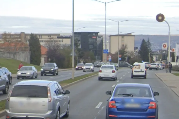Curg reclamațiile la adresa drumurilor din Cluj-Napoca. Capacele de canalizare poluează fonic: „Zi și noapte. A devenit insuportabil”