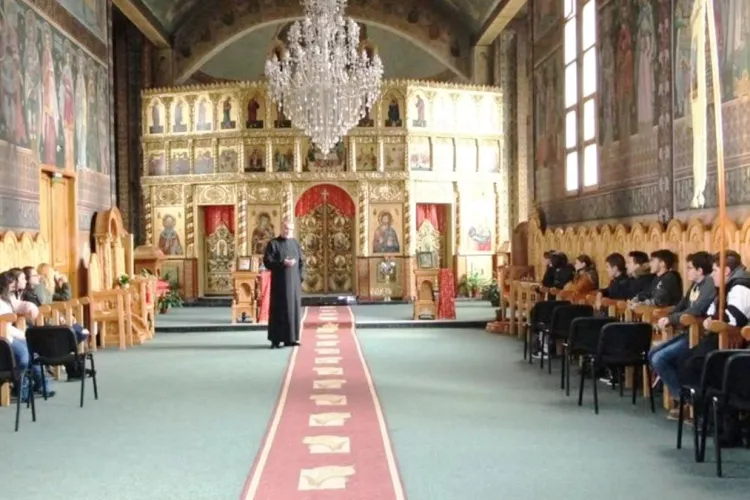 Scandal înainte de începerea școlii! „Câte o clasă” din fiecare școală din Cluj, trimisă obligatoriu la slujbă