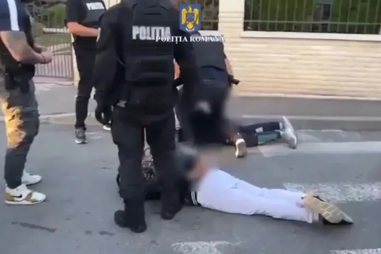 Scene ca într-un „ring de box” în fața unui magazin din Cluj. Doi tineri au ajuns la spital după ce s-au agresat reciproc