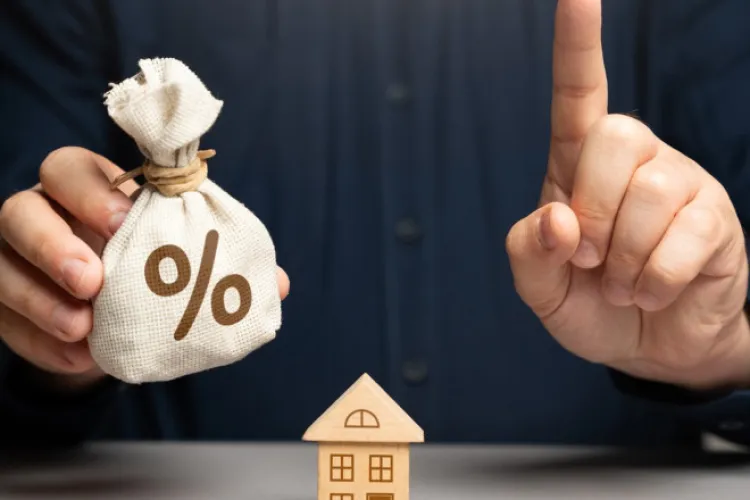 Dobânzile României au explodat la maximul ultimelor luni! Analiștii avertizează că țara e la un pas de retrogradare, iar leul ar putea sări de 5,3 lei/euro