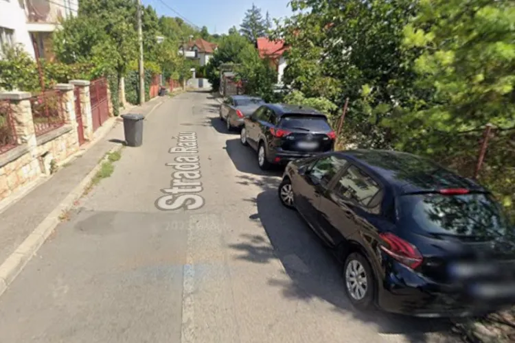 Clujean exasperat de șoferii care parchează pe trotuar: „Ne iau toată strada!”