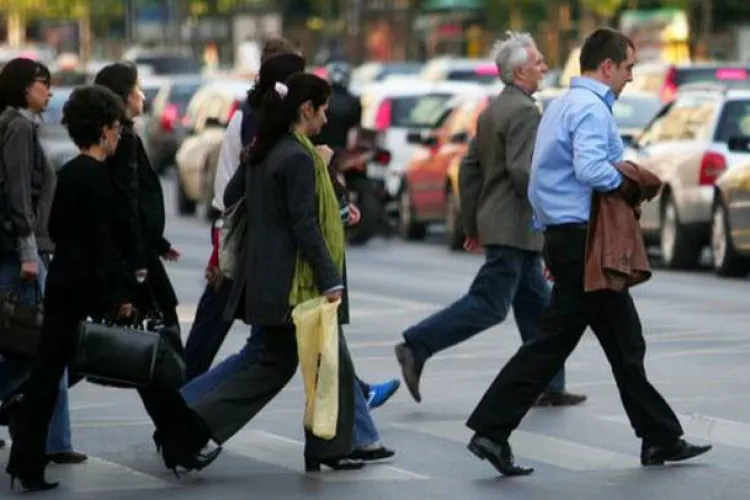 Cifra care spune totul despre traficul din România: 17 kilometri până la muncă, 53 de minute pe drum. Media europeană e de 45 de kilometri în 45 de minute