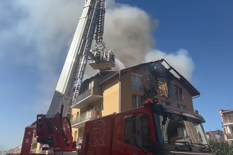 VIDEO. Misiune încheiată la blocul cuprins de flăcări din Florești! Focul a cuprins 4 apartamente, 20 de persoane s-au autoevacuat