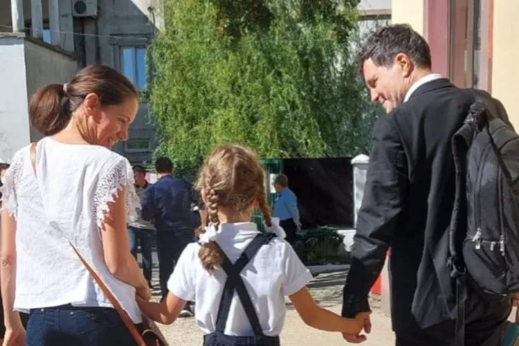 Nicușor Dan, mesaj pentru elevi, profesori și părinți la început de an școlar: „România are încă multe restanțe de rezolvat în educație”