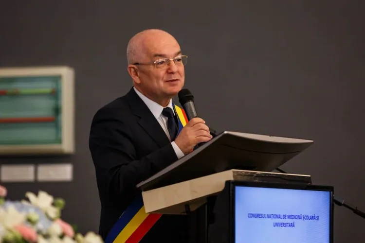 Boc pune tunurile pe directorii care cer fondul clasei: „Dacă îndrăznește unul să ceară bani, îl fac de rușine”