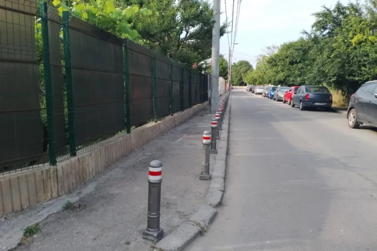 Clujean revoltat de șoferii care ocupă abuziv trotuarul: „Este pentru pietoni, nu pentru mașini!”