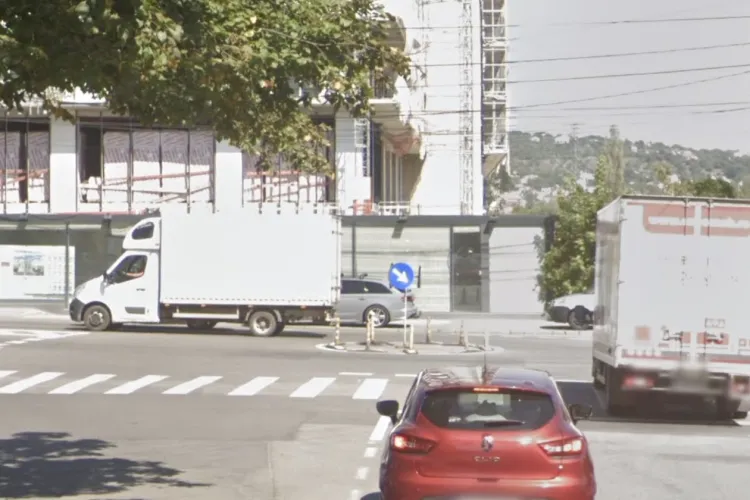 Giratoriu de coșmar în Cluj-Napoca: „90% dintre șoferi nu îl iau în considerare”. Un clujean cere limitatoare de viteză la intrarea în intersecție