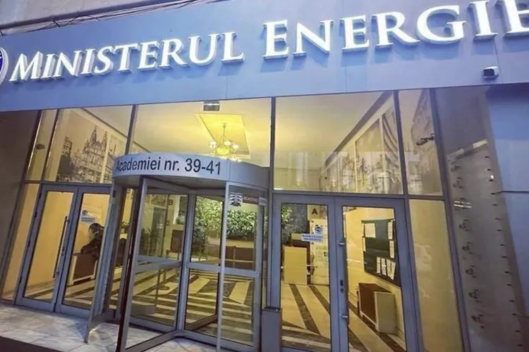Jumătate de miliard de euro, împărțit după regula „primul venit, primul servit”: Primăriile și spitalele pot lua câte 10 milioane pentru panouri cu baterii