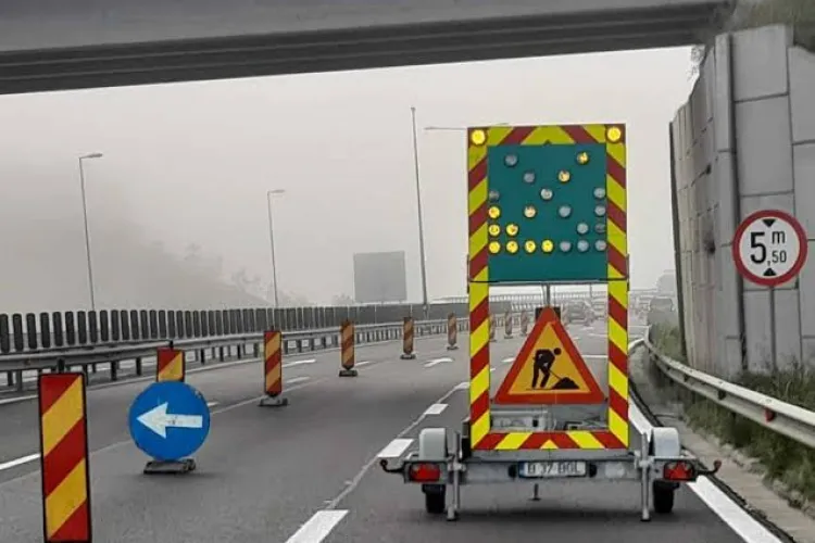 Atenție șoferi clujeni! Restricții pe A10 Sebeș-Turda până la ora 18.00. Se circulă pe o bandă la kilometrul 12+400, cu viteză limitată în zona lucrărilor