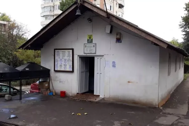 O biserică construită ilegal urmează să fie demolată în baza unei hotărâri judecătorești. Evacuările au început cu scandal printre enoriași