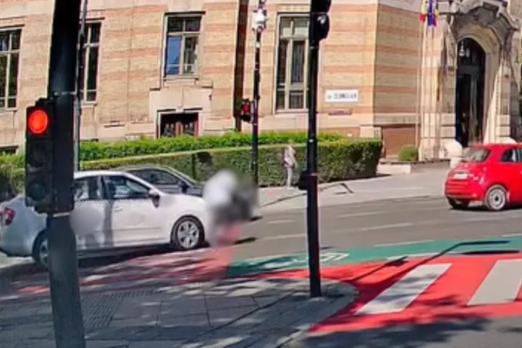 VIDEO LIVE. Femeie lovită pe trecerea de pietoni în Cluj-Napoca! Ar fi traversat pe roșu, iar mașina n-a mai putut opri la timp: Ce s-a întâmplat după