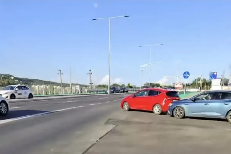 VIDEO Prima zi pe tronsonul Florești-Cluj, primul accident! Două mașini s-au lovit în zona Vivo
