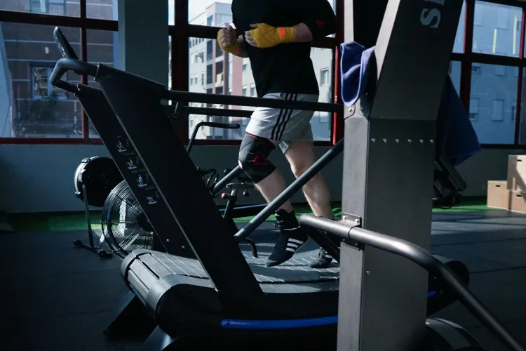 Paradoxul sălilor de fitness: românii merg mai puțin la sală, dar afacerile au explodat. La cât se ridică cifrele de afaceri