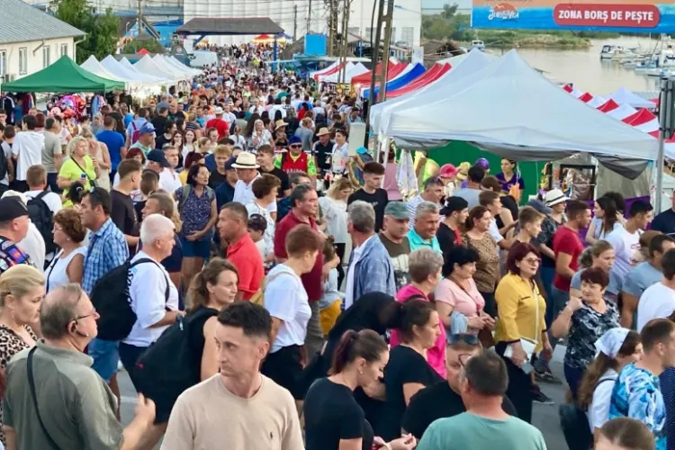 Valuri de turisti din toată țara au ajuns cu autocarele la un festival care NU exista! Oamenii au întrebat ChatGPT, iar AI le-a confirmat evenimentul