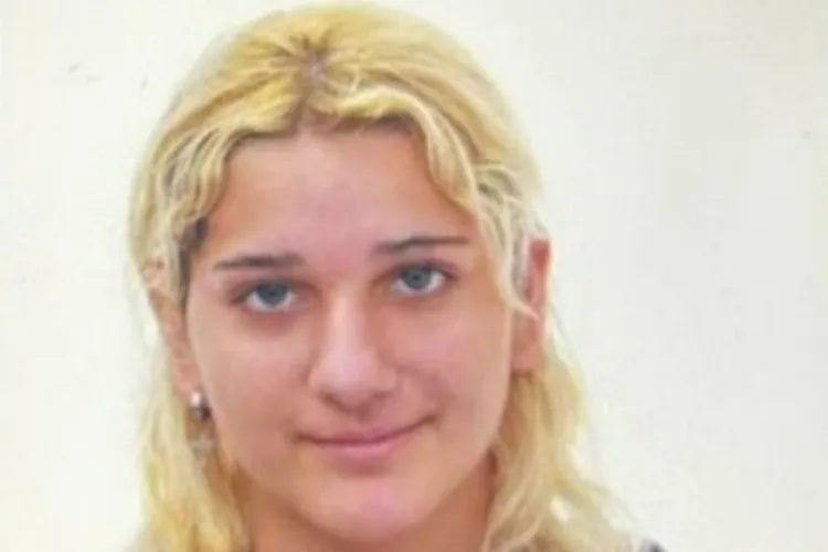 Alertă fată dispărută în Cluj-Napoca: Alexandra, o fată frumoasă cu ochi albaștri, are 15 ani. A plecat duminică de acasă și nu se mai știe nimic de ea