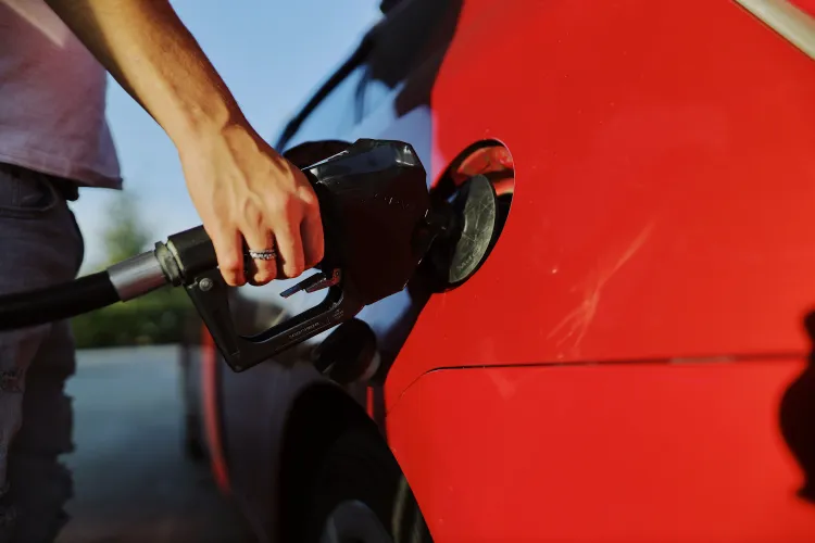 Clujenii plătesc mai puțin la pompă! Cât costă cel mai ieftin litru de motorină din țară