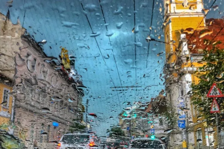 Când vin ploile și frigul? ANM anunță cum va fi vremea în primele două săptămâni din octombrie. Ce se întâmplă în Transilvania