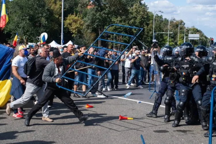 Un cioban din Cluj, arestat în urma violențelor din Piața Victoriei. A pus mâna pe o bâtă și s-a luptat cu jandarmii
