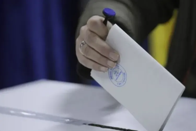 De la „Partidul Infinit” la „Partidul ISSUS”. Lista celor mai ciudate denumiri de partide din România