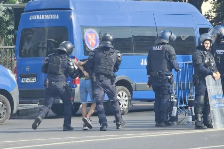 A venit nota de plată după violențele din Piața Victoriei. Procurorii au cerut arestarea a 10 persoane, după mai multe percheziții